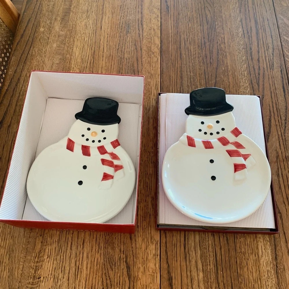 NIB Williams Sonoma Snowman & Snowmaid Holiday Ceramic Cookie 10” Plate Set of 2